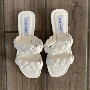 Steve Madden braided flat sandals. Never worn. NWOT size 7. White.